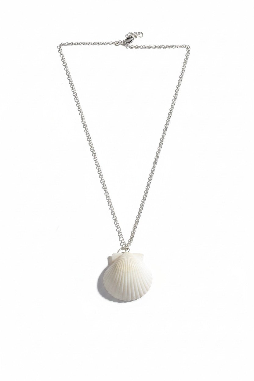 Elegant pendant necklace